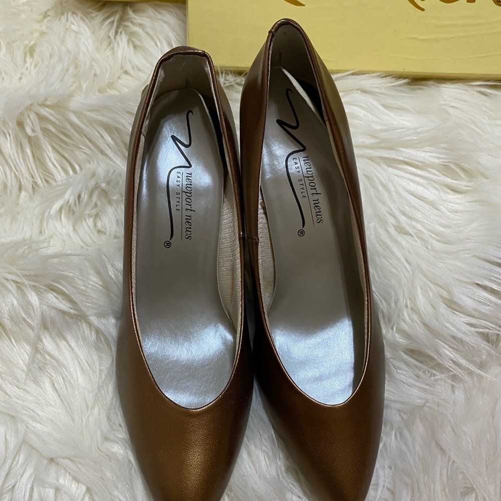 Newport News Heels - Picture 4 of 9